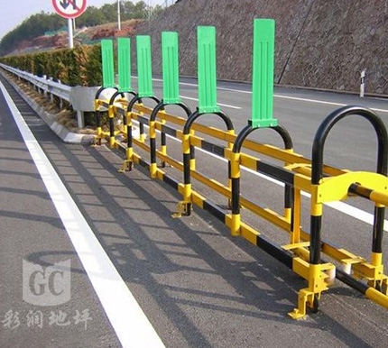 公路活动护栏